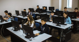 Чему учат детей в IT-лагерях 